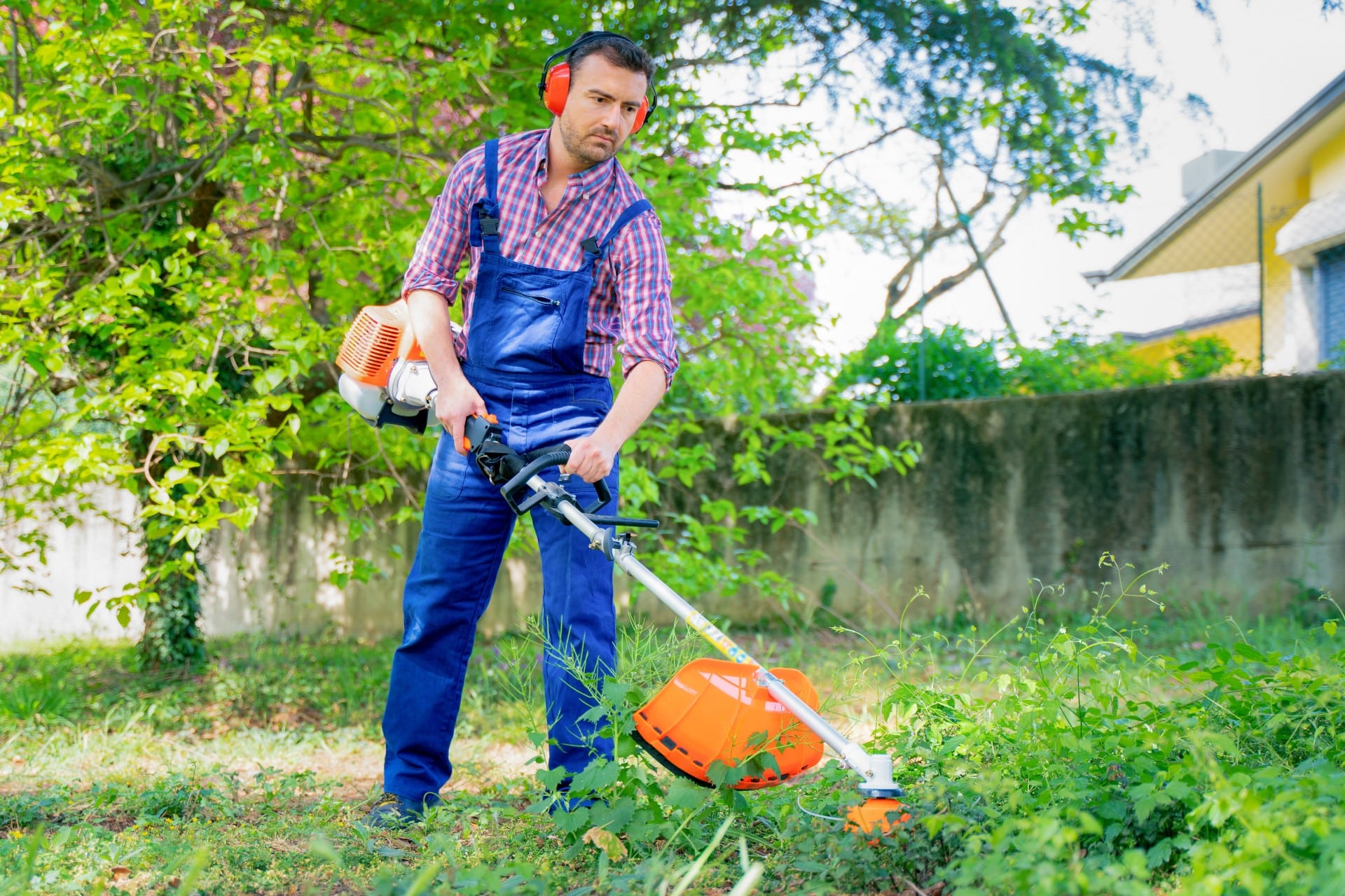 Débroussaillage et entretien à partout en France () - Service professionnel d'élagage et d'abattage
